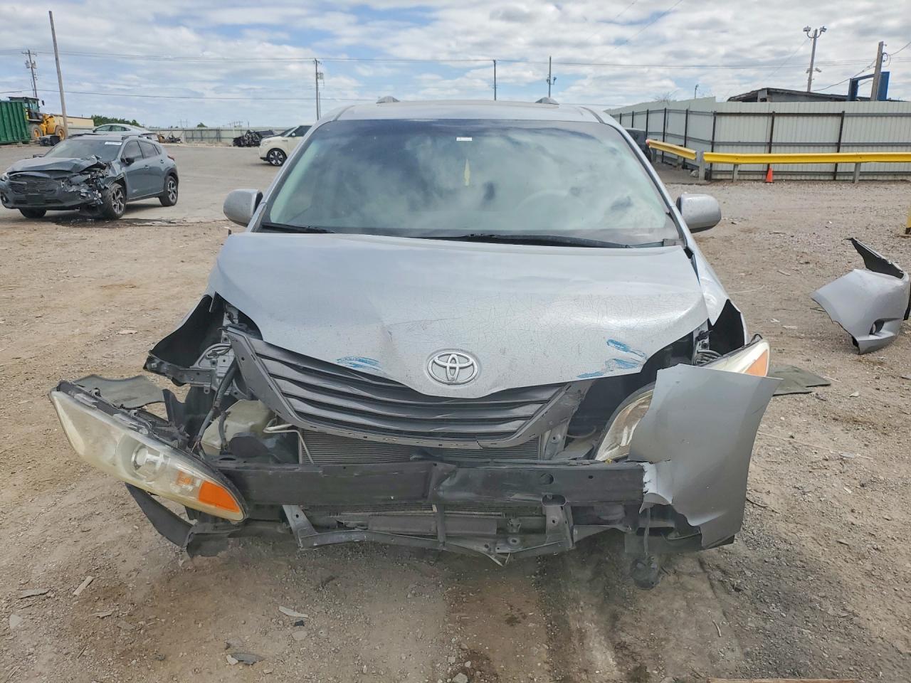 Toyota Sienna Xle 8-passenger