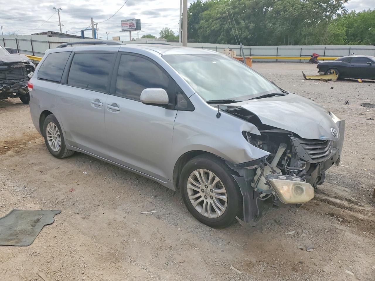 Toyota Sienna Xle 8-passenger
