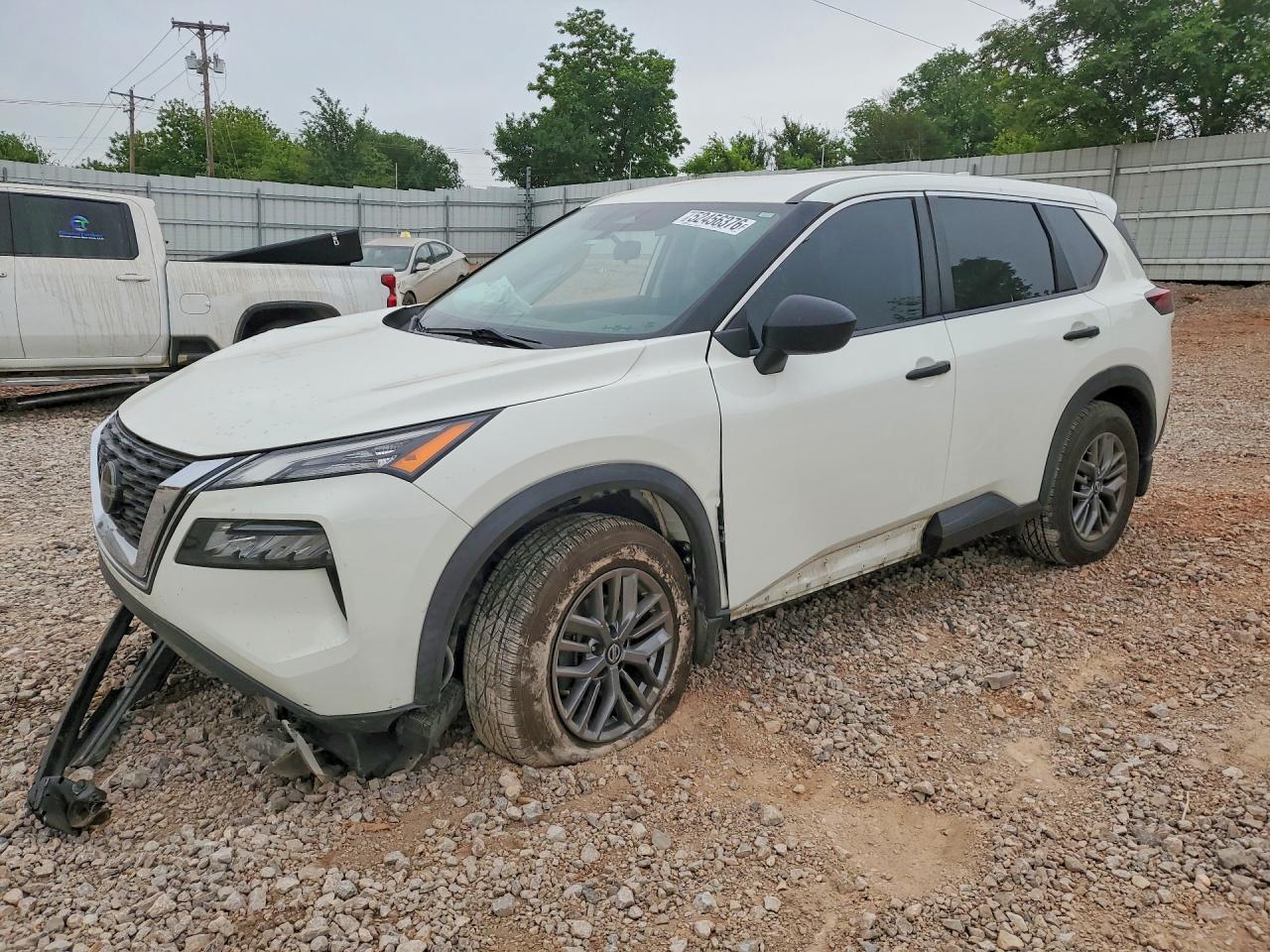 Salvage Nissan Rogue Image