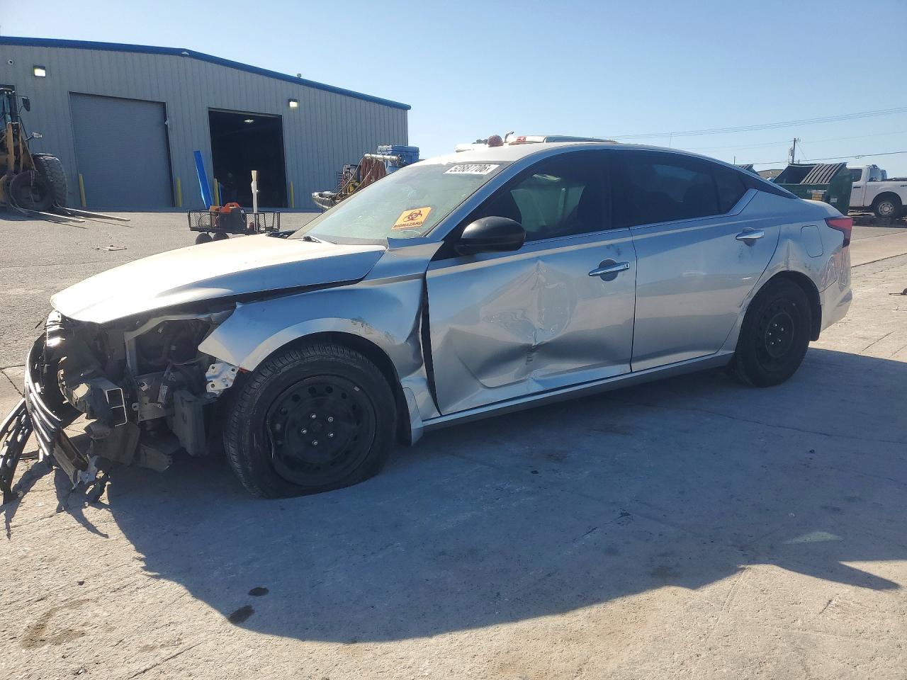 Salvage Nissan Altima Image