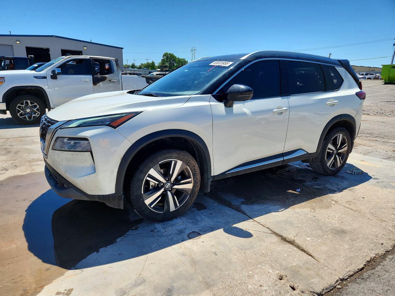 Salvage Nissan Rogue Image