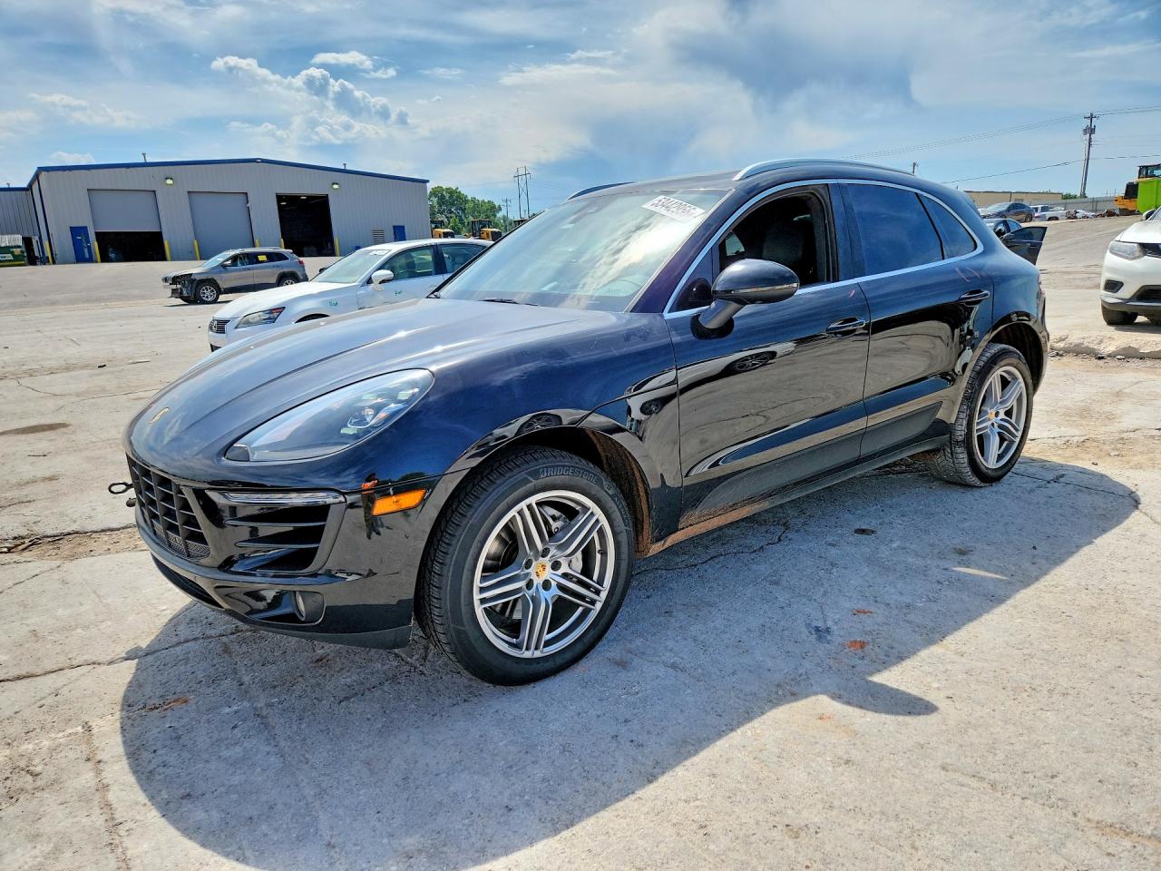 Salvage Porsche Macan Image