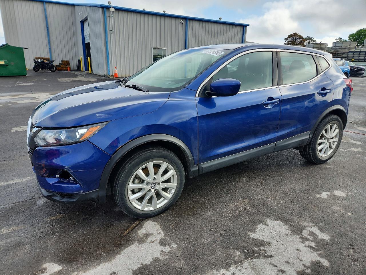 Salvage Nissan Rogue Image