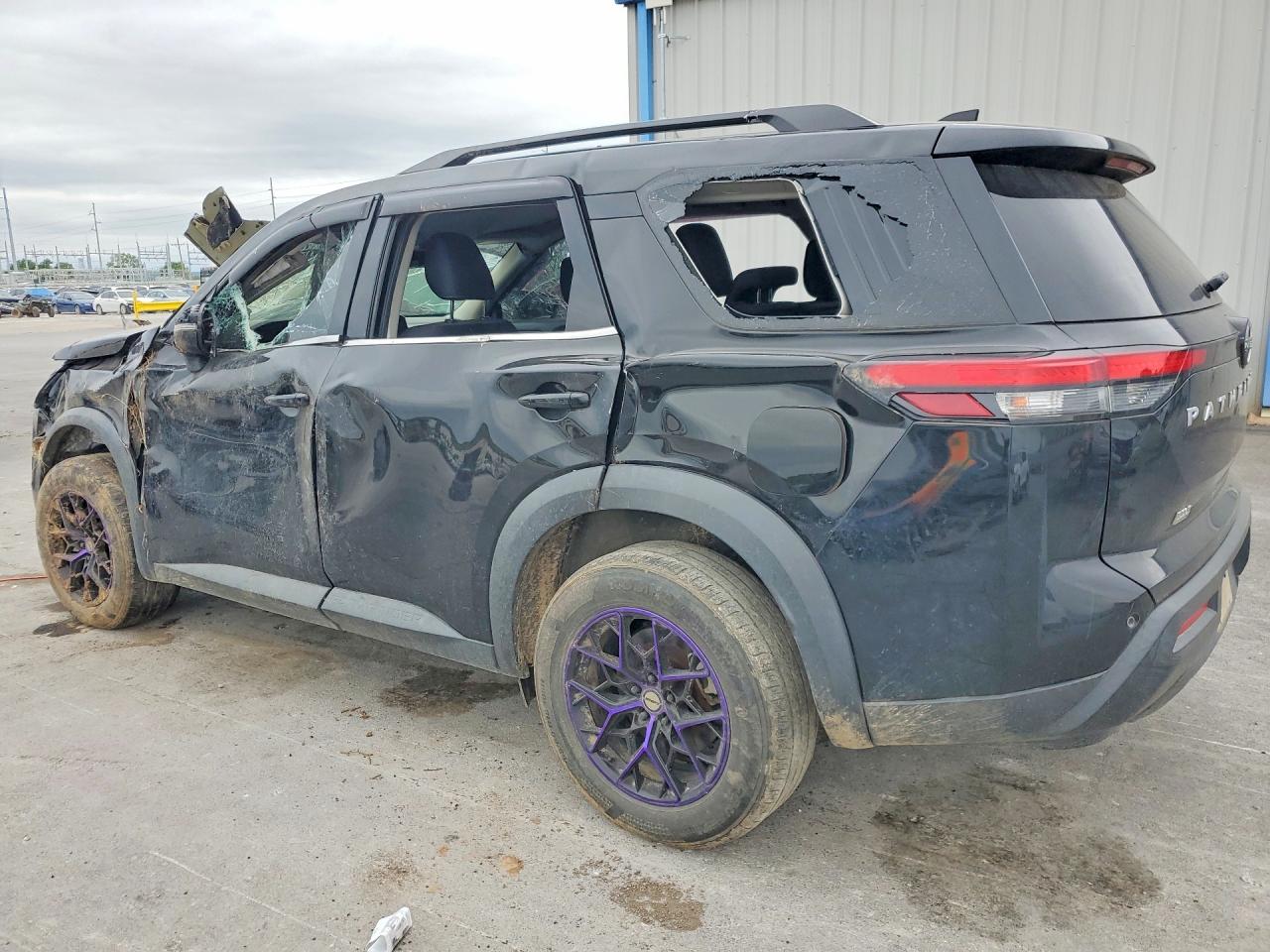 Nissan Pathfinder Sv