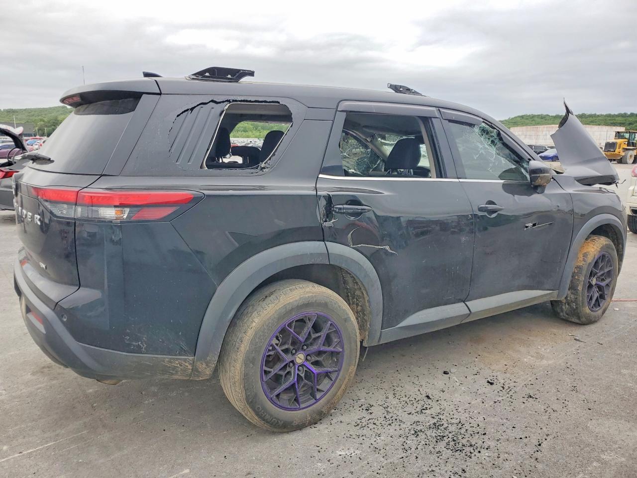 Nissan Pathfinder Sv