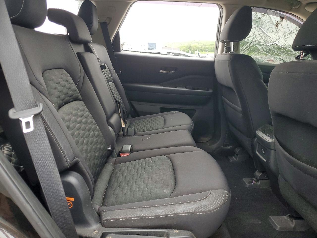 Nissan Pathfinder Sv