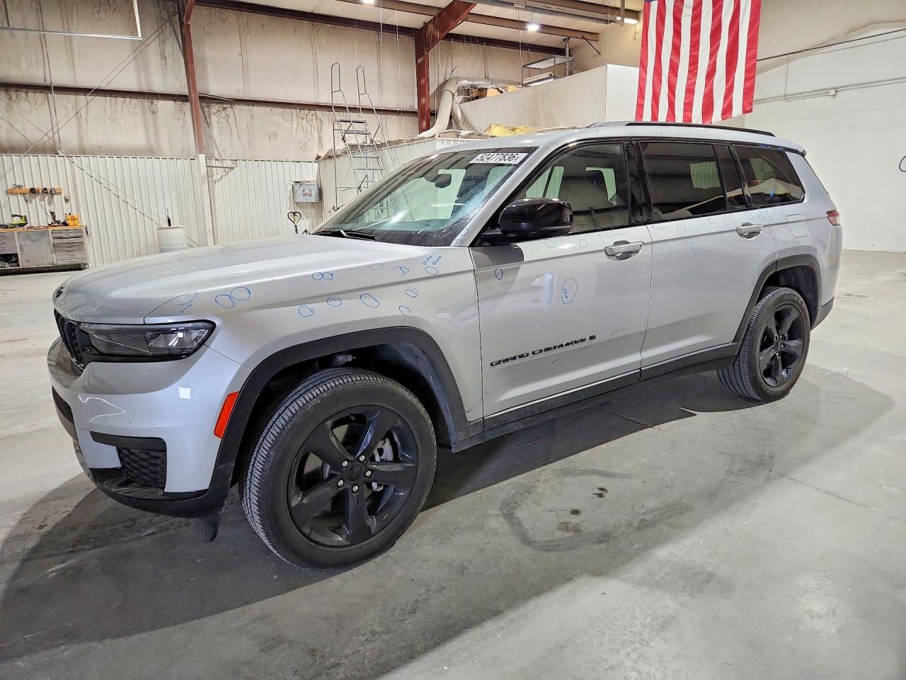 Salvage Jeep Cherokee Image