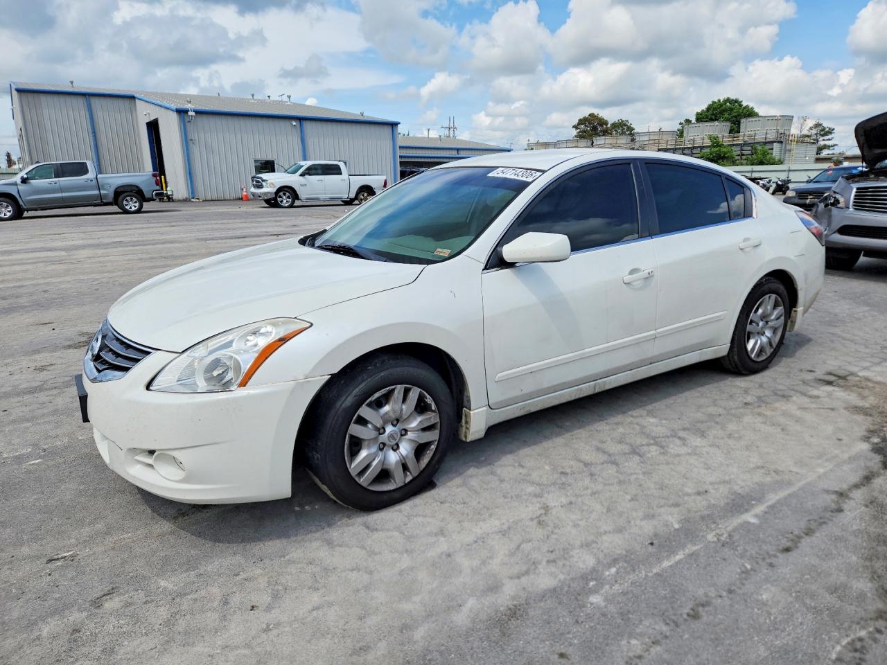 Salvage Nissan Altima Image
