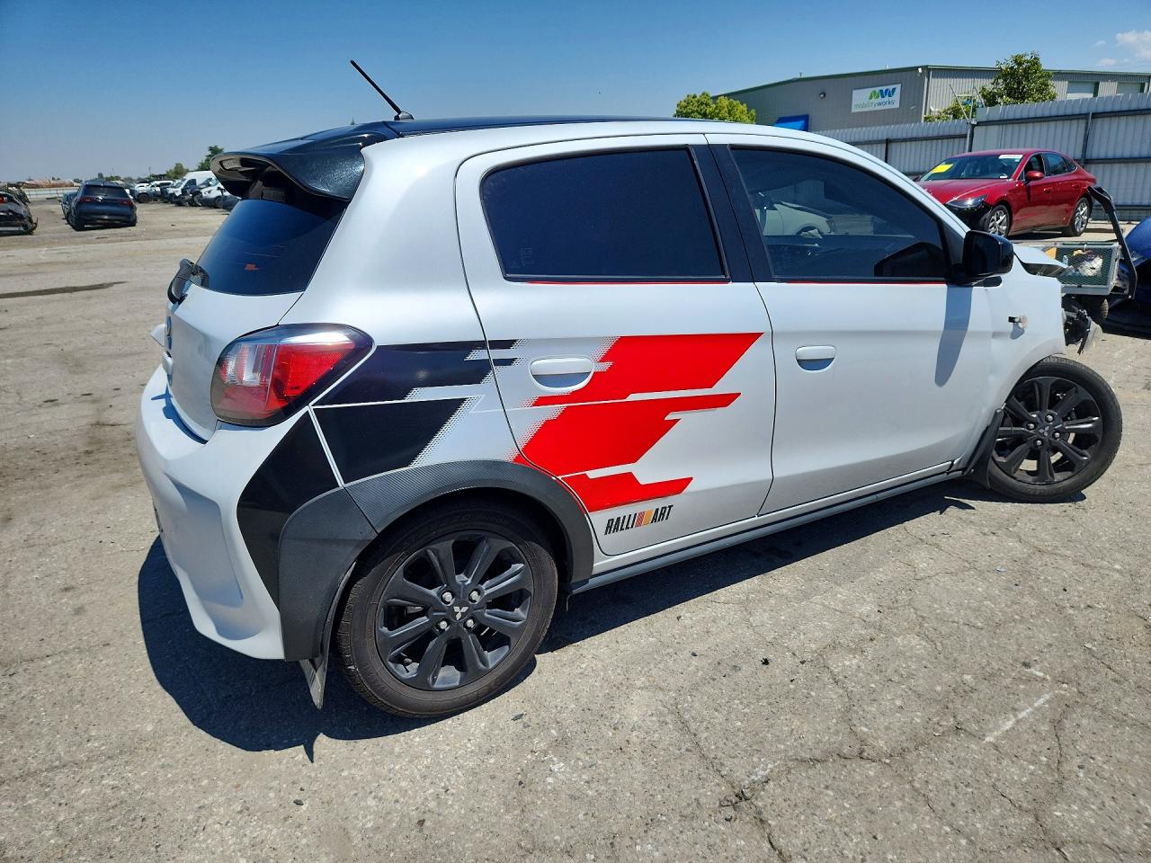 Mitsubishi Mirage Se