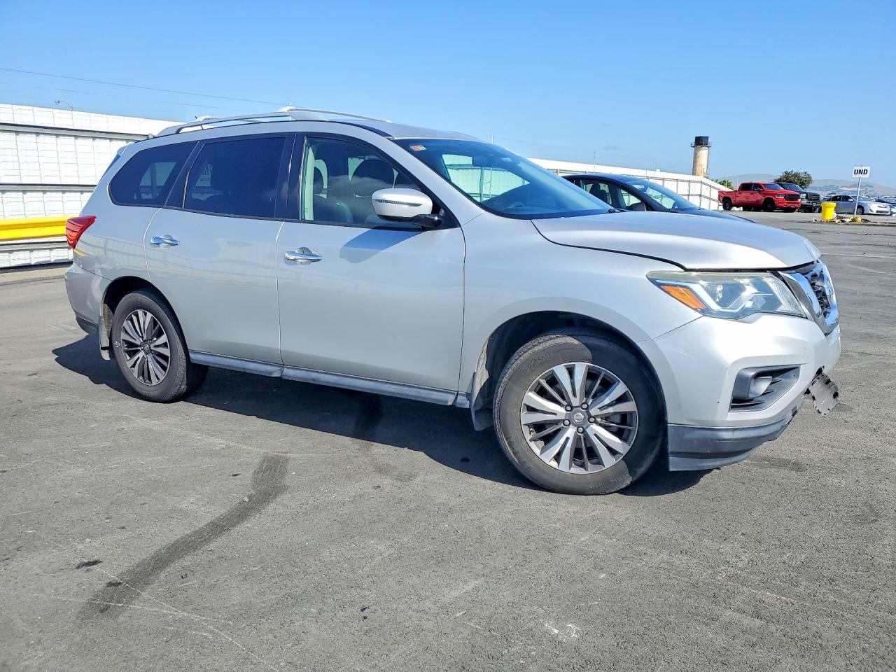 Nissan Pathfinder S