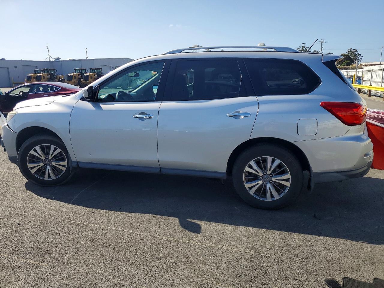 Nissan Pathfinder S