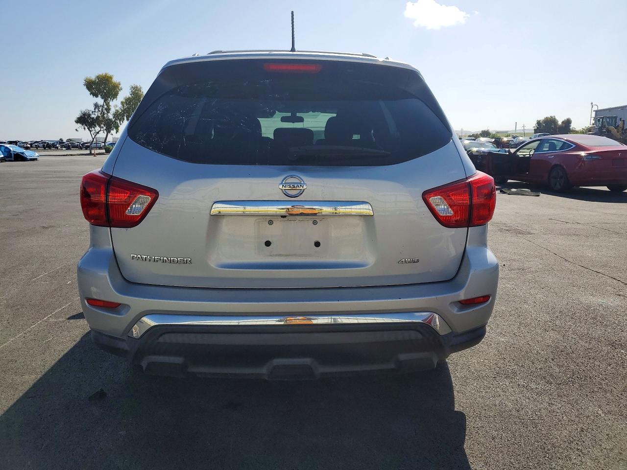 Nissan Pathfinder S