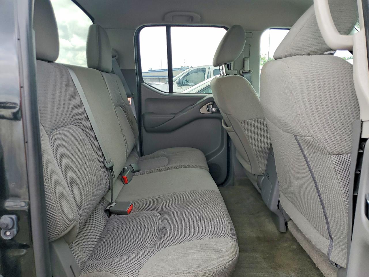 Nissan Frontier Sv