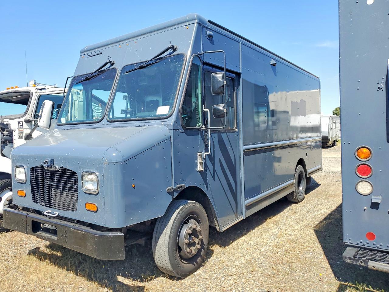 Salvage Freightliner Chassis Image