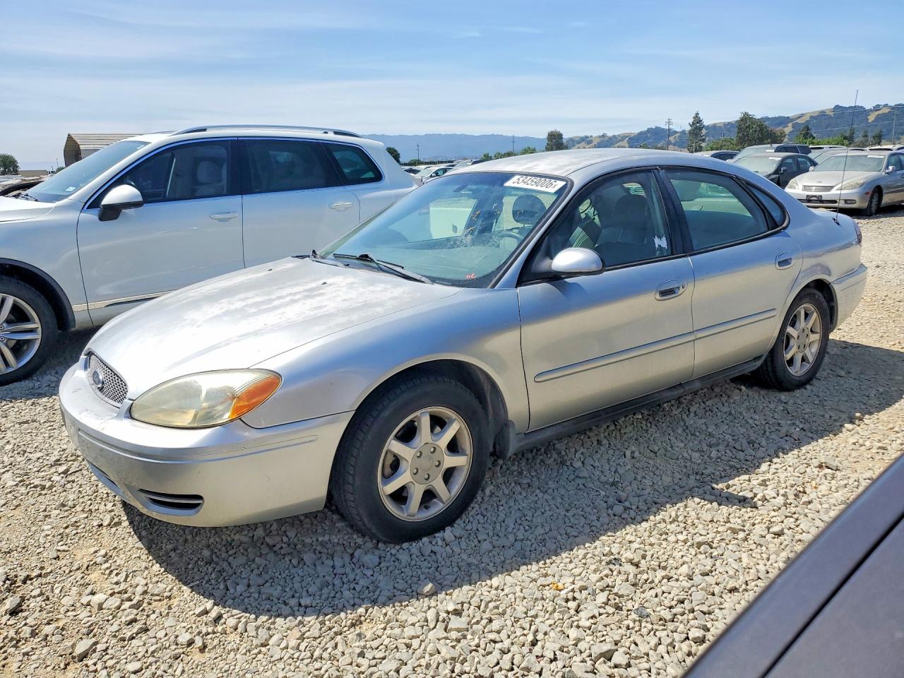 Salvage Ford Taurus Image