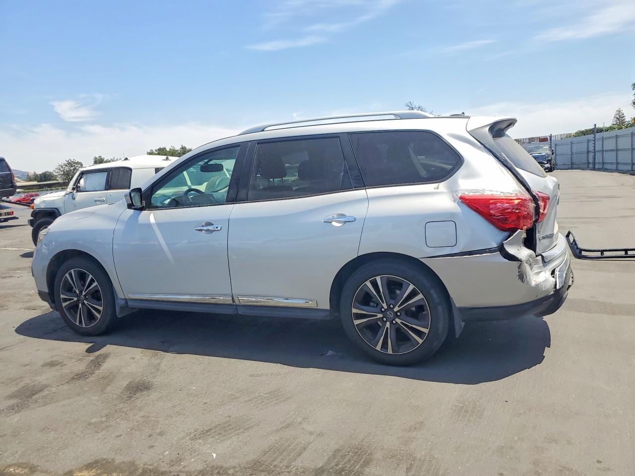 Nissan Pathfinder Platinum