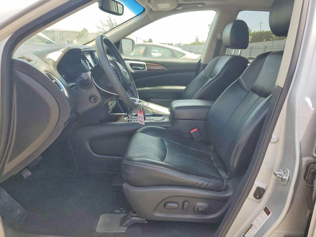 Nissan Pathfinder Platinum