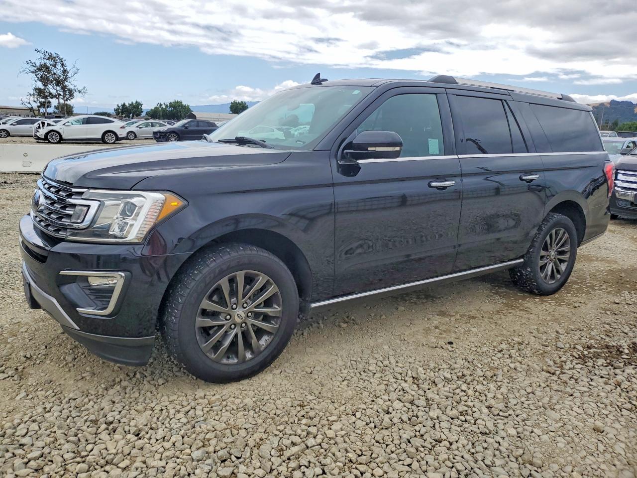 Salvage Ford Expedition Image