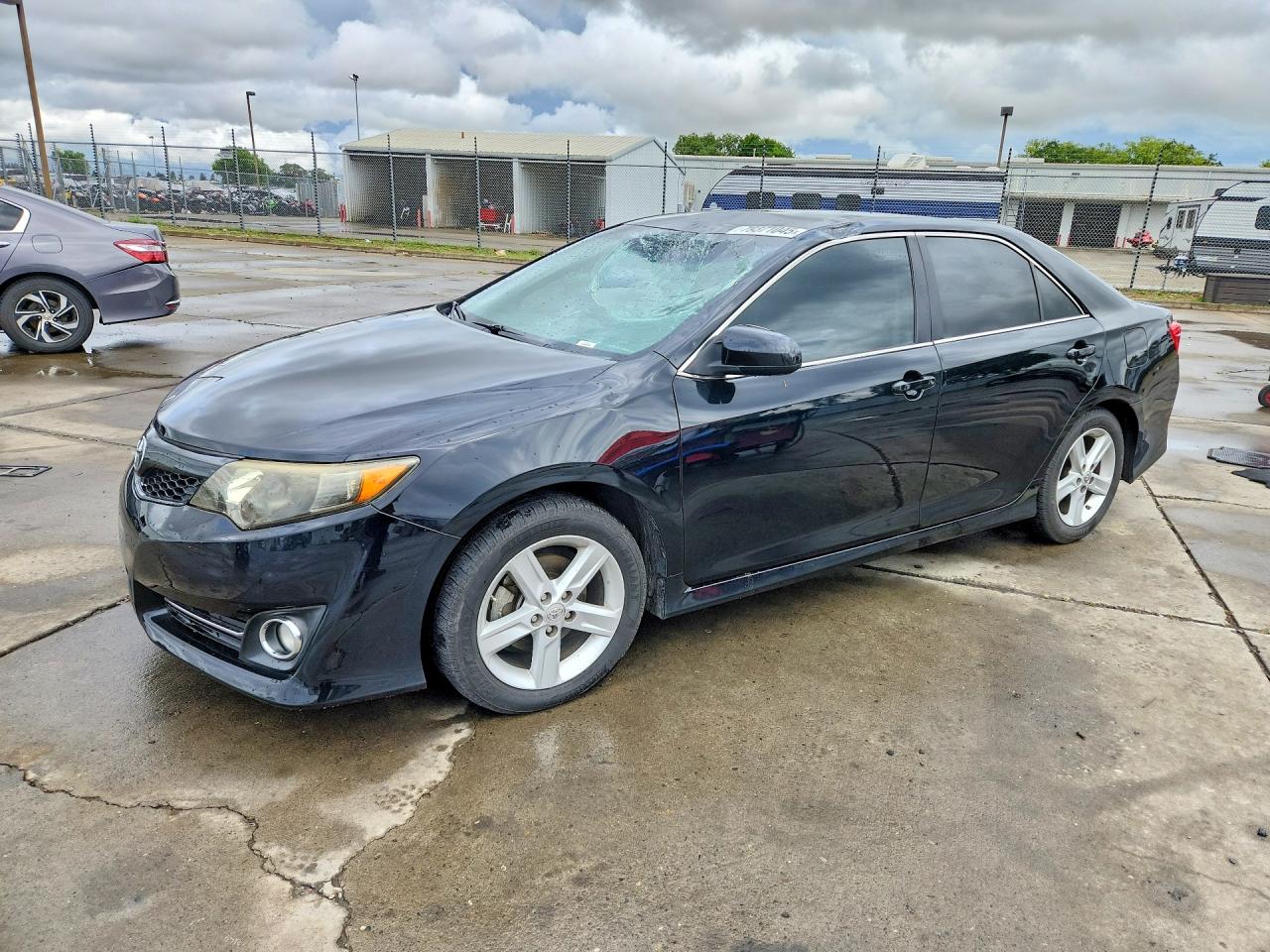 Salvage Toyota Camry Image