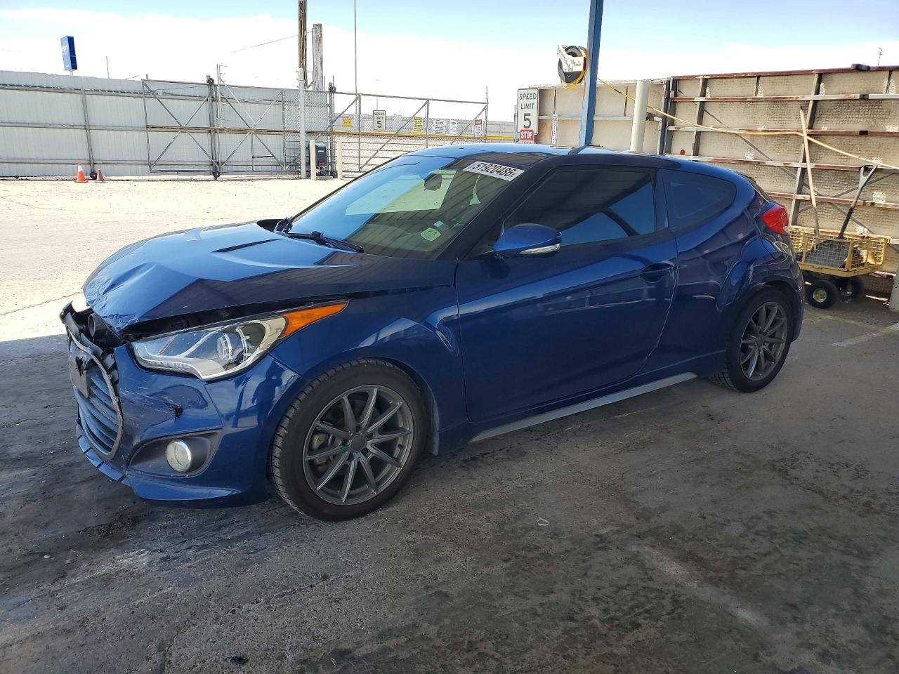 Salvage Hyundai VELOSTER Image