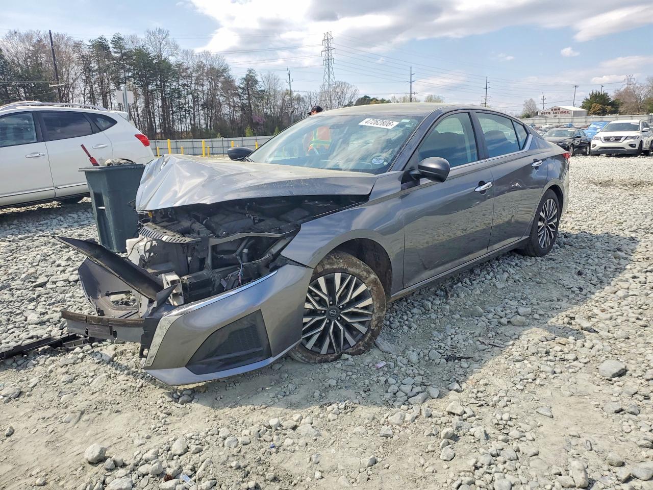 Salvage Nissan Altima Image