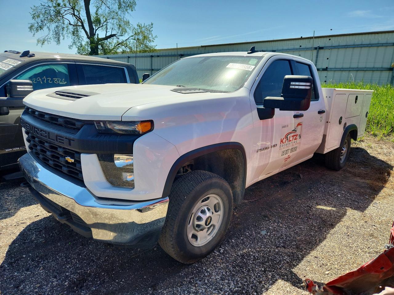 Salvage Chevrolet Silverado Image