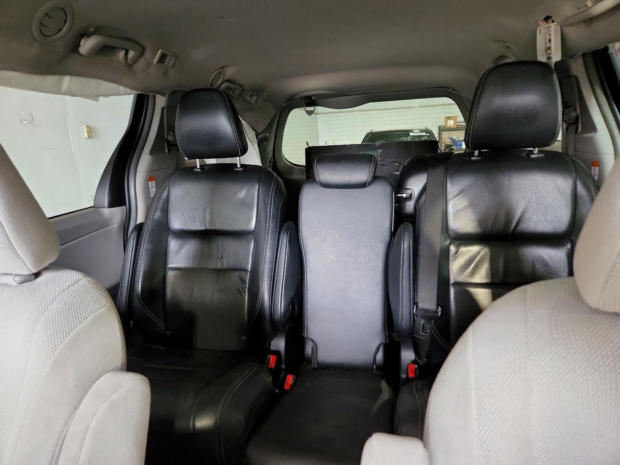 Toyota Sienna L 7-passenger