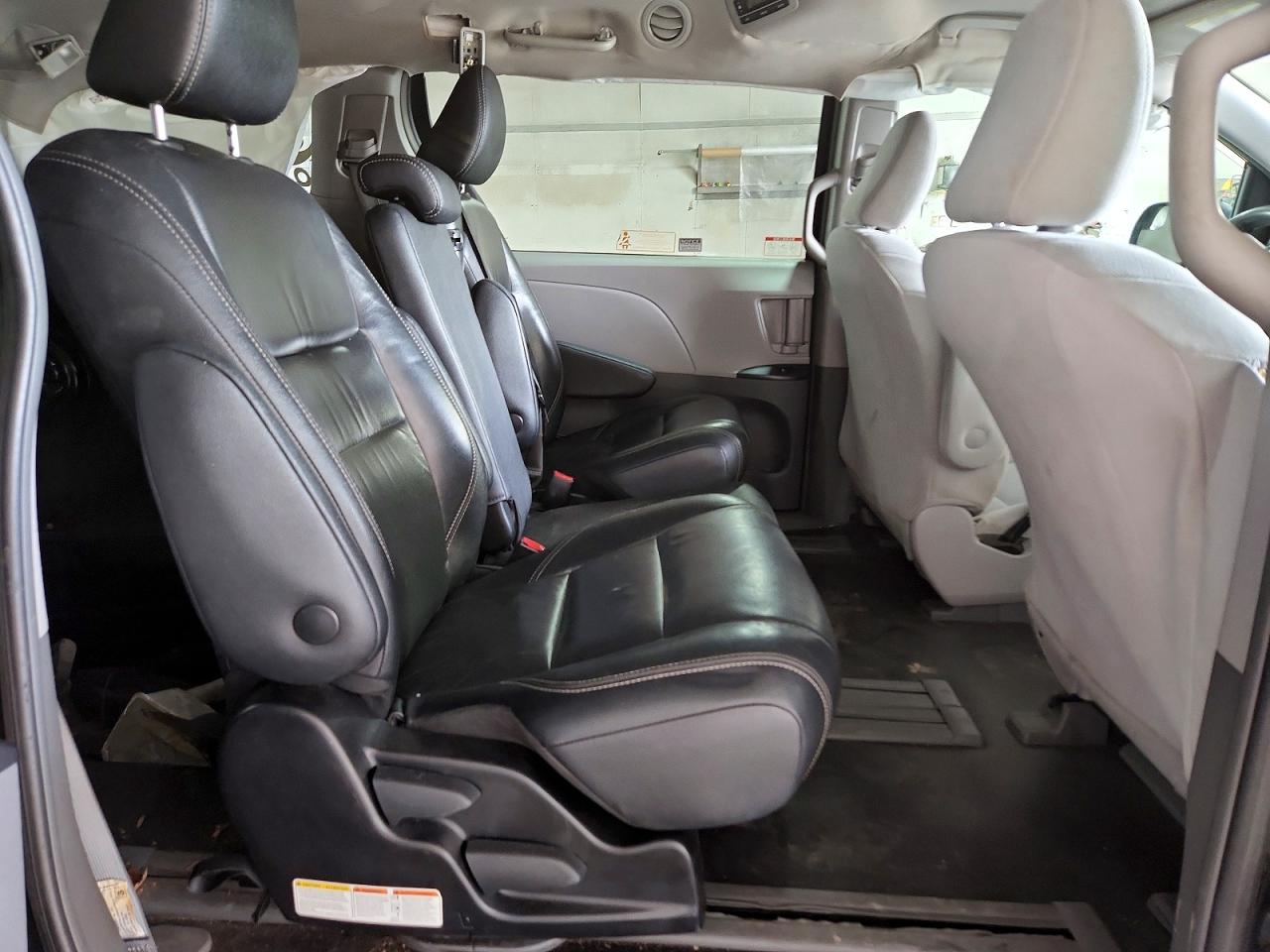 Toyota Sienna L 7-passenger