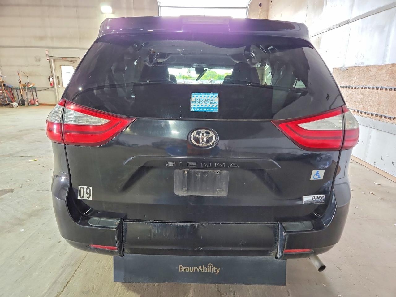 Toyota Sienna L 7-passenger