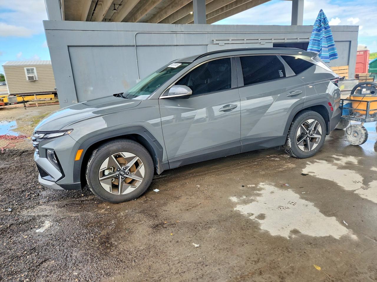 Salvage Hyundai TUCSON Image