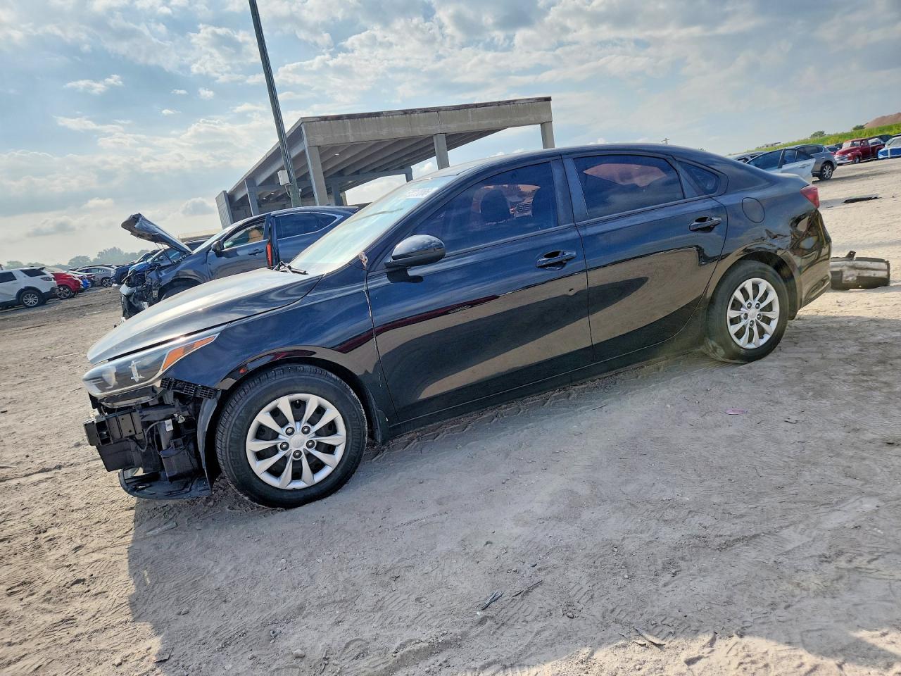 Salvage Kia Forte Image