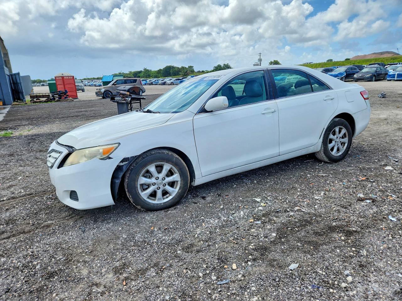 Salvage Toyota Camry Image