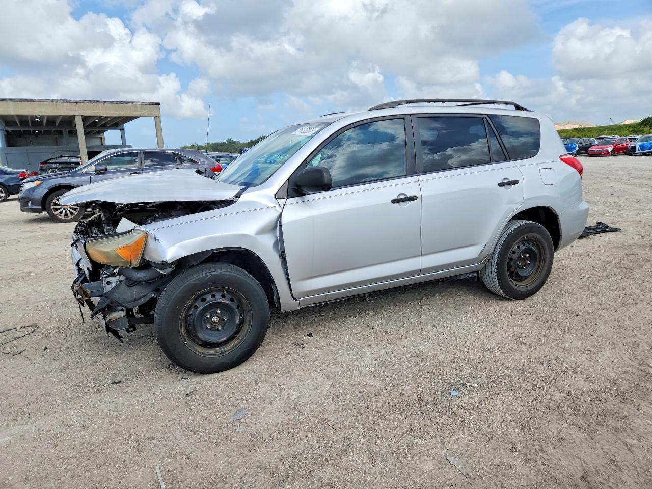 Salvage Toyota RAV4 Image