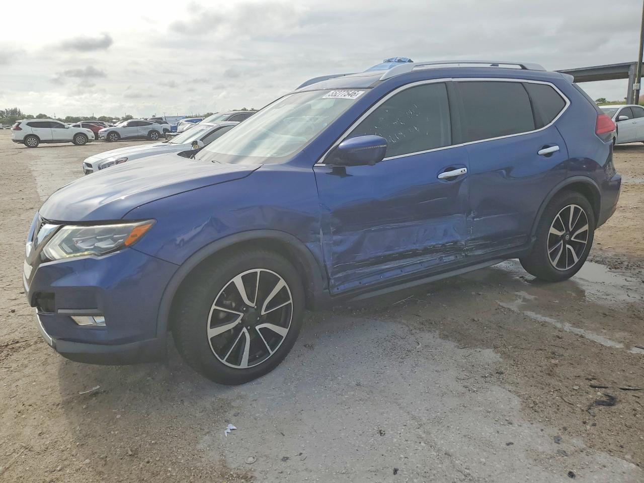 Salvage Nissan Rogue Image