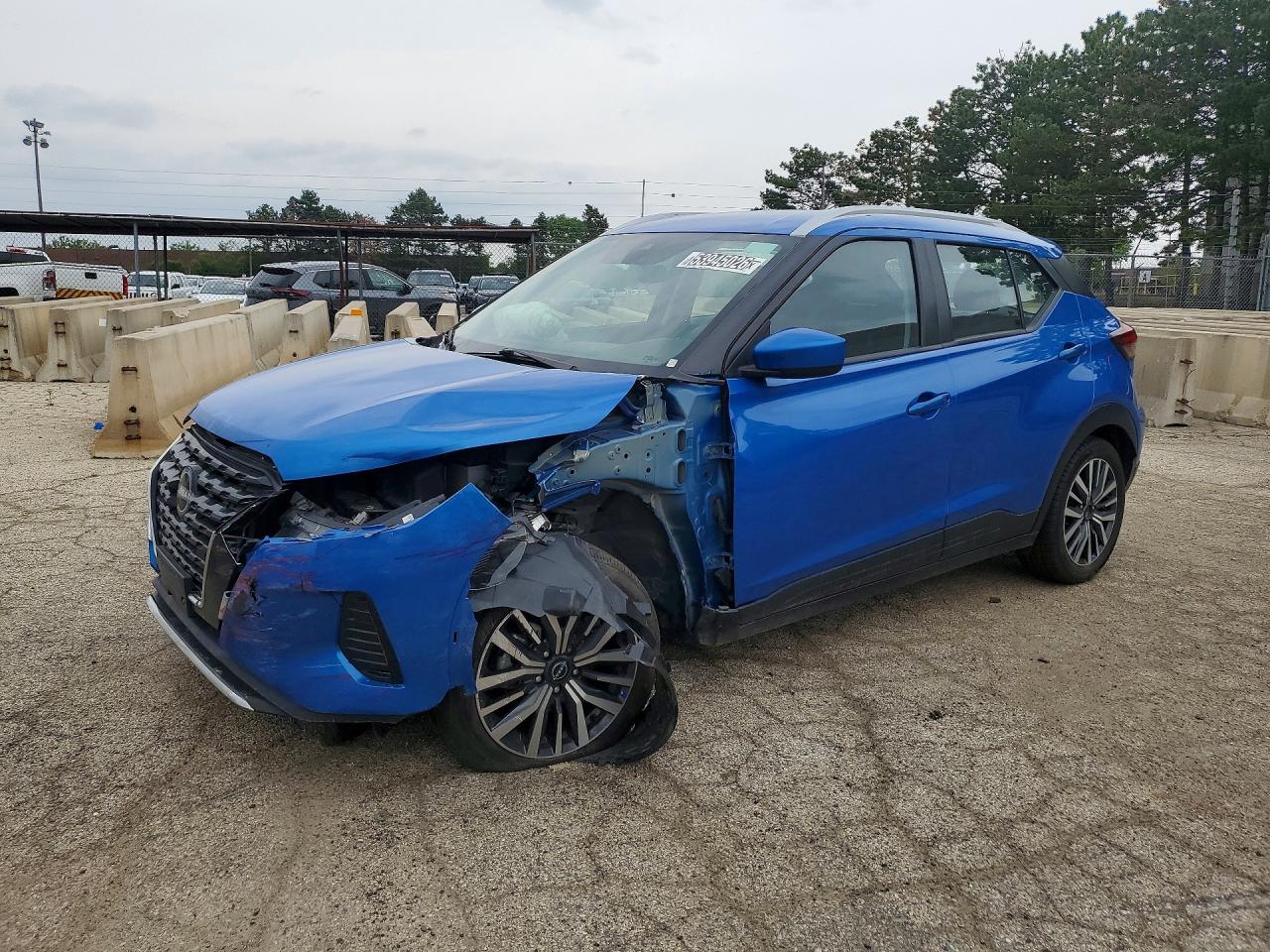 Salvage Nissan Kicks Image