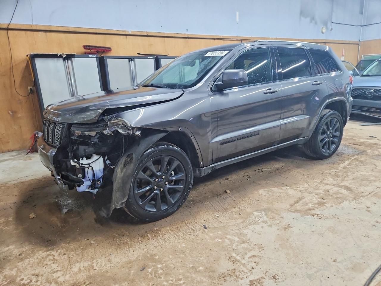 Salvage Jeep Grand Cherokee Image