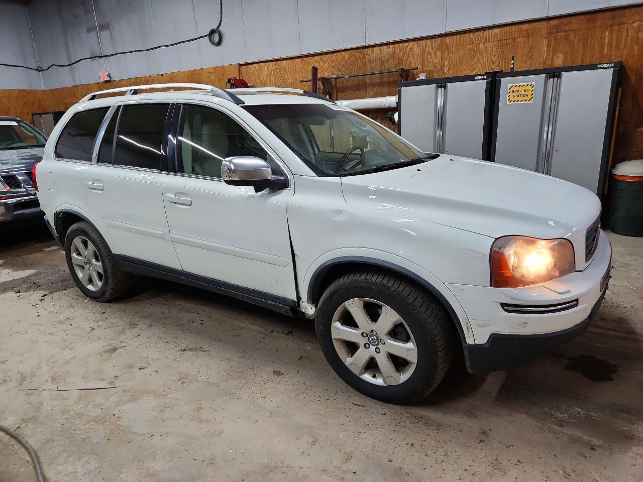 Volvo XC90 V8