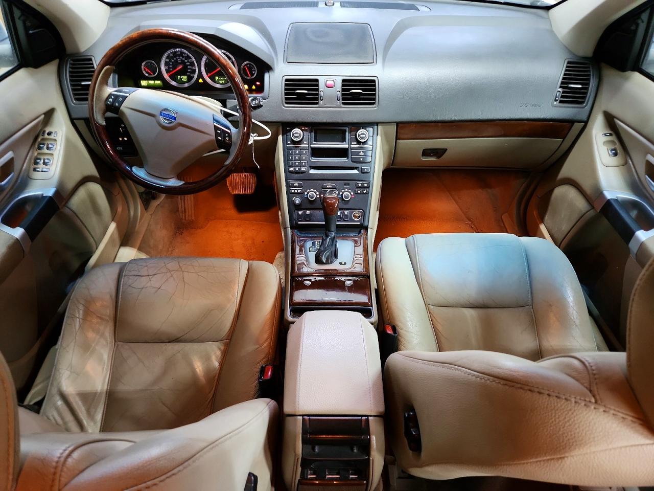 Volvo XC90 V8