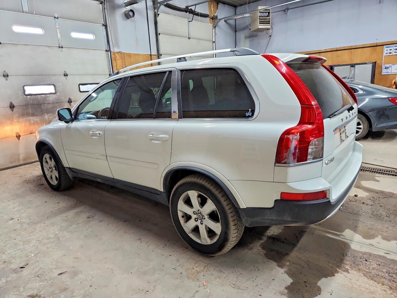 Volvo XC90 V8