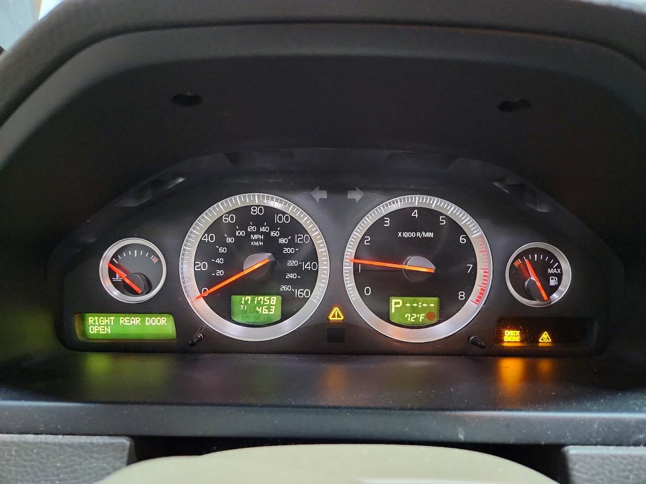 Volvo XC90 V8