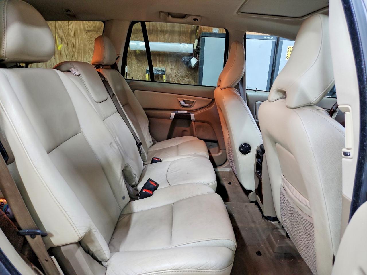 Volvo XC90 V8
