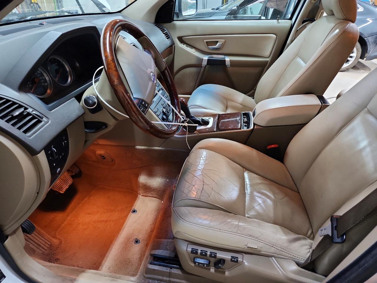 Volvo XC90 V8