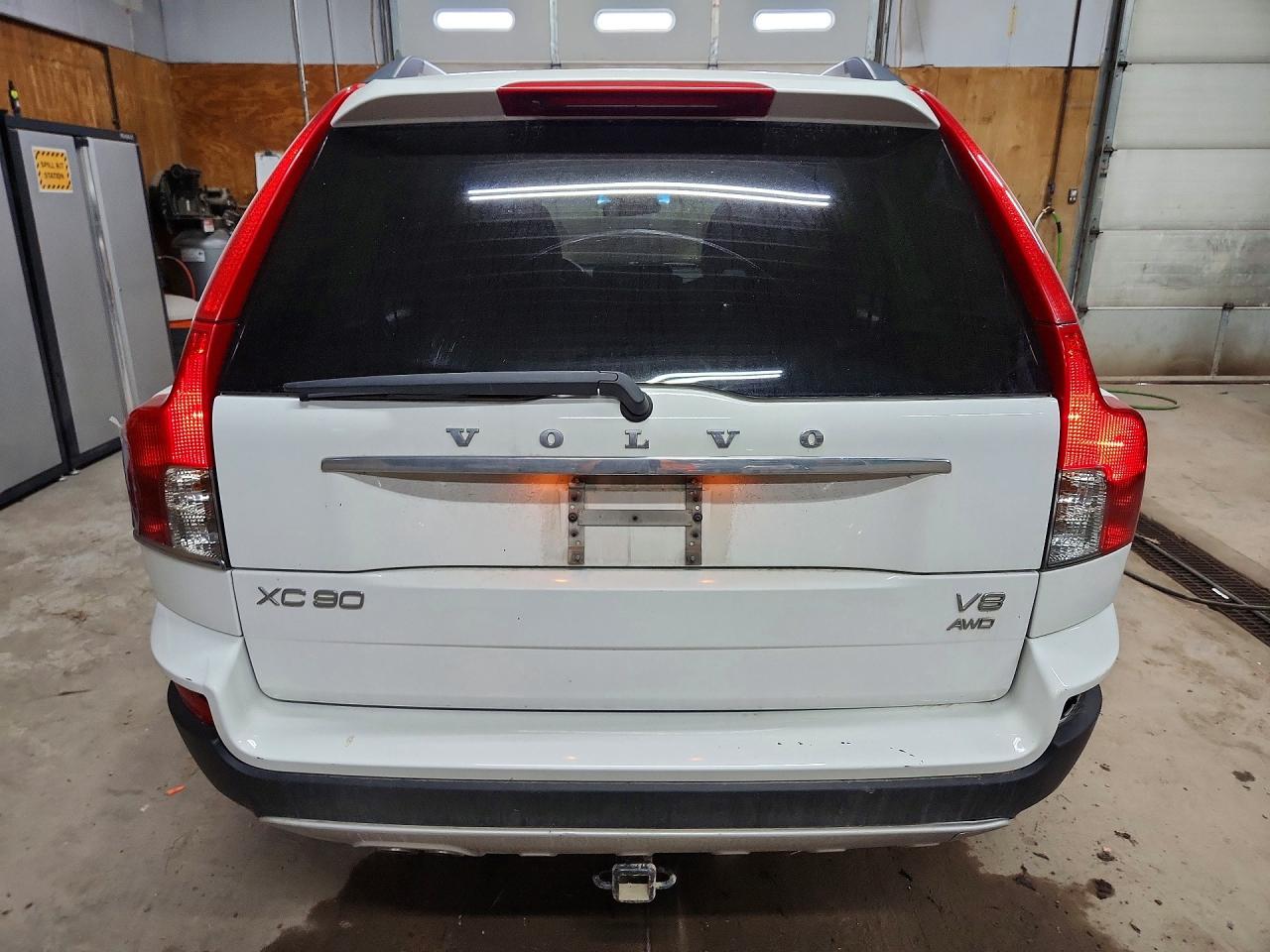 Volvo XC90 V8