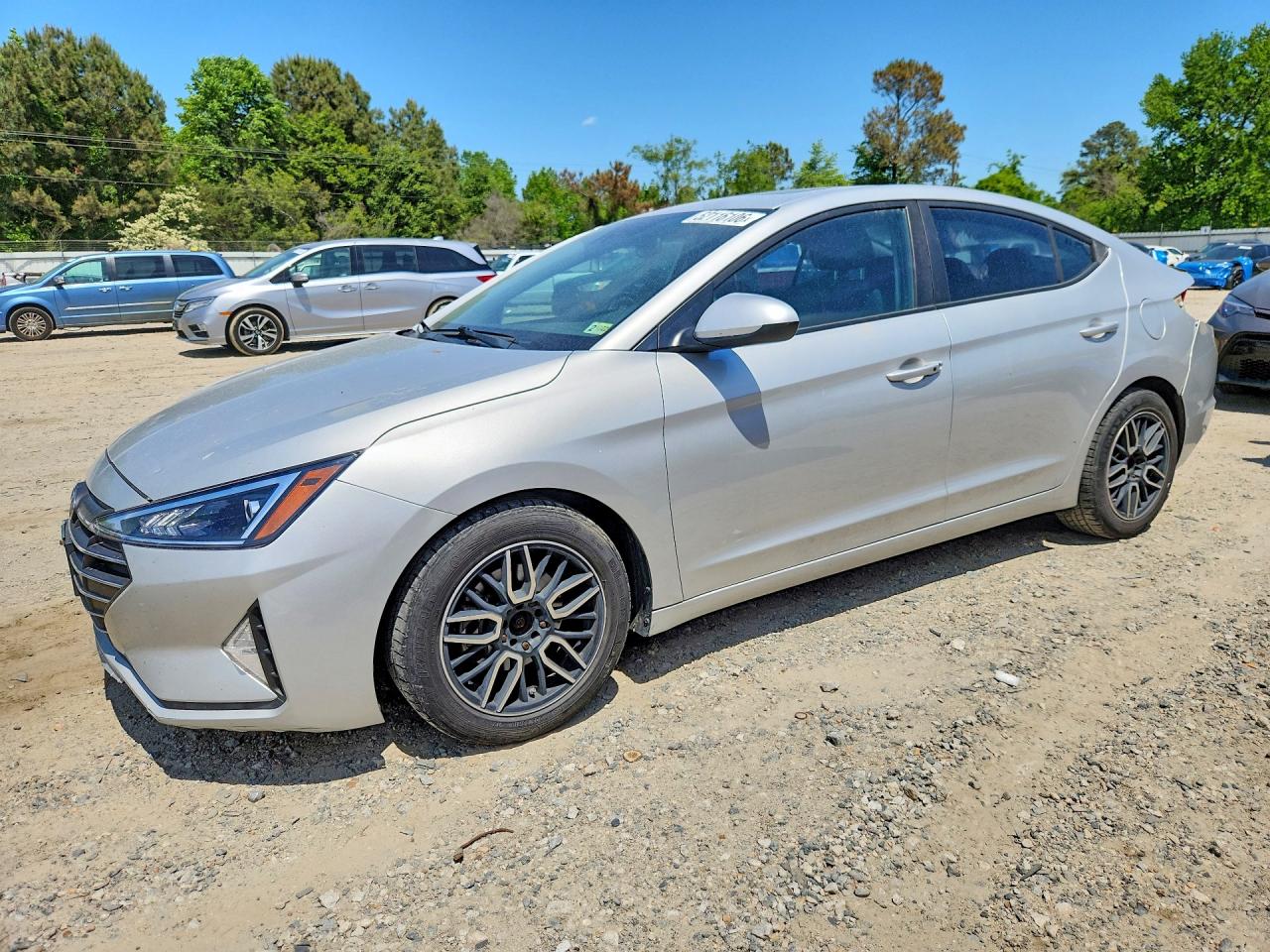 Salvage Hyundai ELANTRA Image