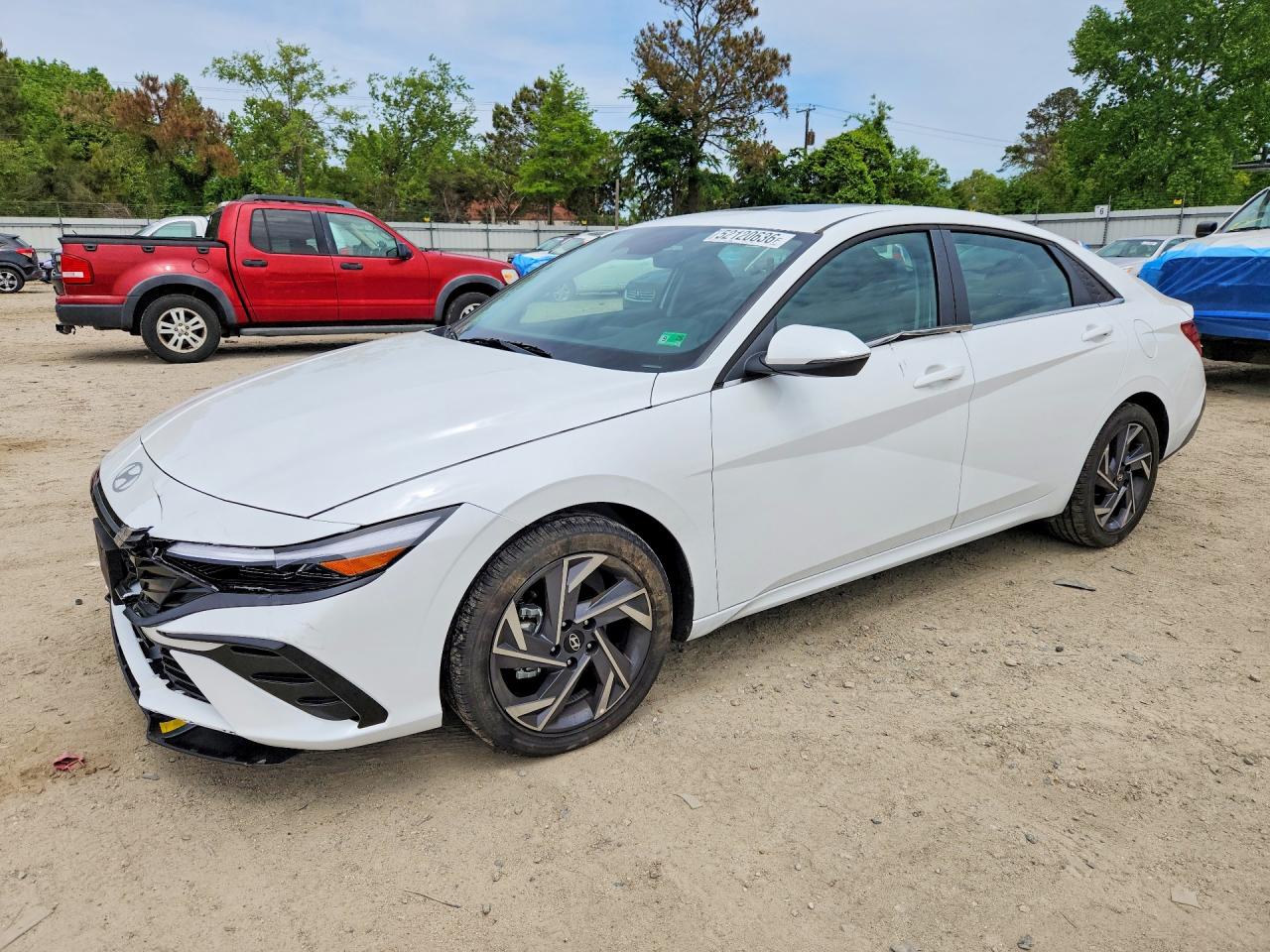 Salvage Hyundai ELANTRA Image