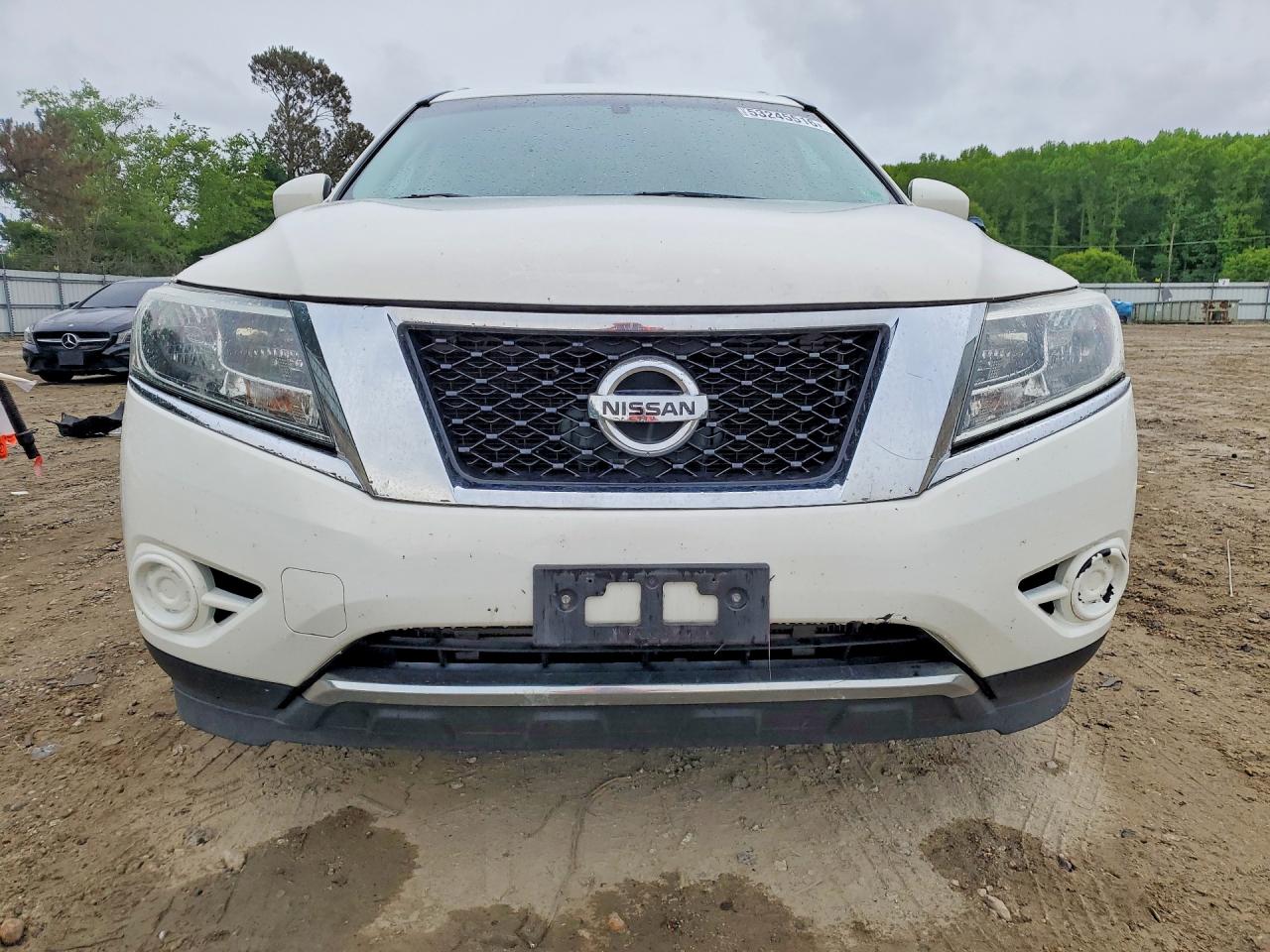 Nissan Pathfinder Sv