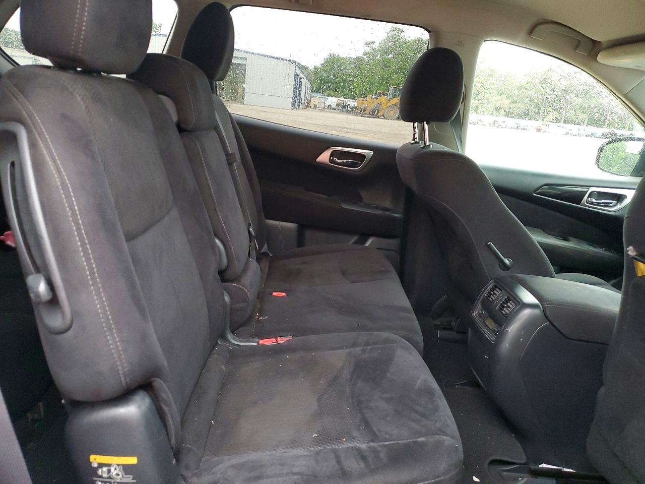 Nissan Pathfinder Sv