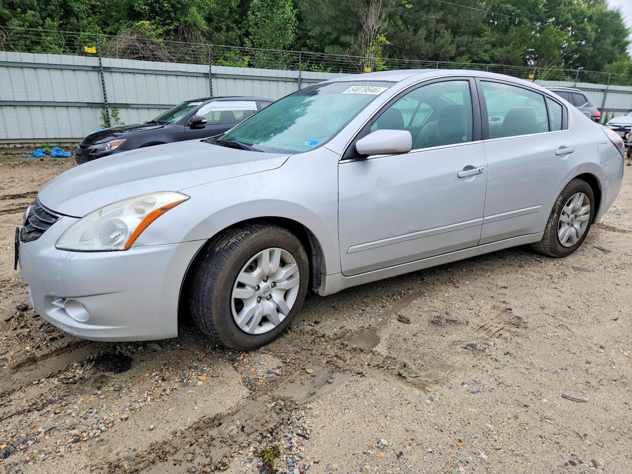 Salvage Nissan Altima Image