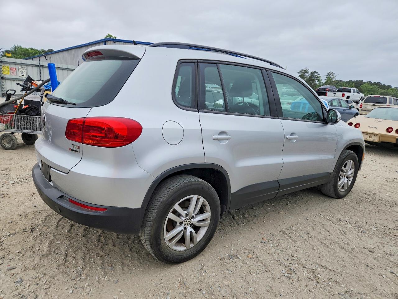 Volkswagen Tiguan S