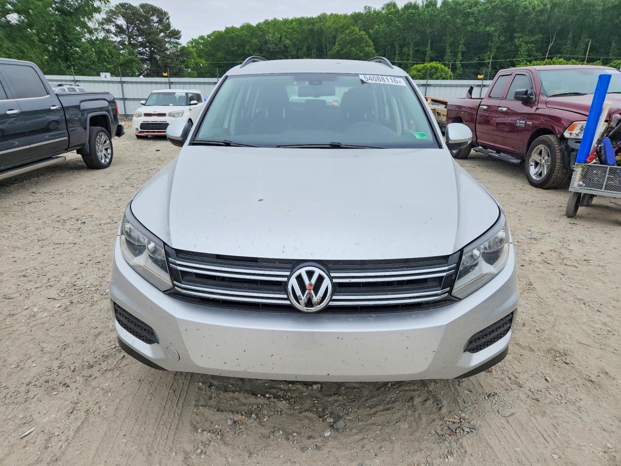 Volkswagen Tiguan S
